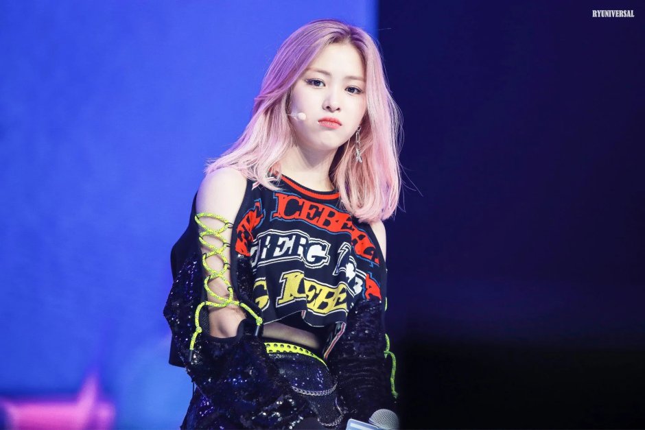 ITZY WANNA BE group