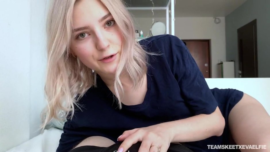 EVA ELFIE Fucks with a billet