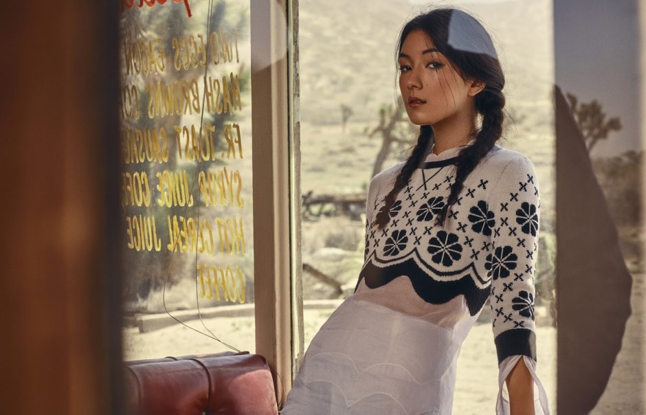 Natasha Liu Bordetszo guns akimbo hair