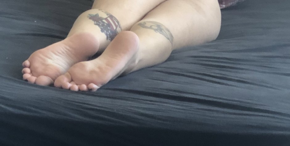 CEARA LYNCH legs