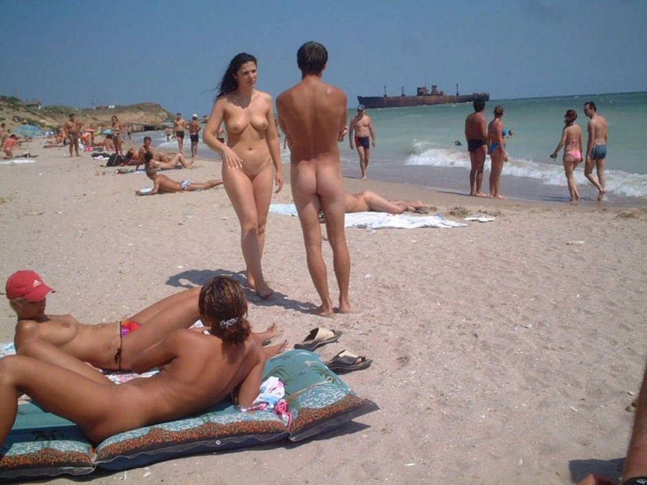 Entertainment on a nudist beach