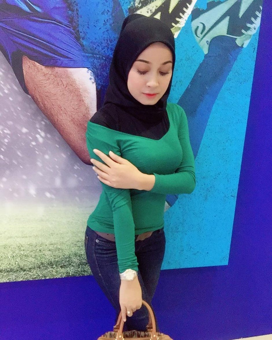 Naked Muslims in hijabs