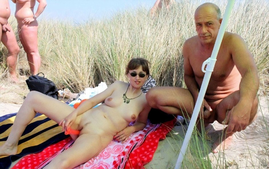 Retro porn on the beach