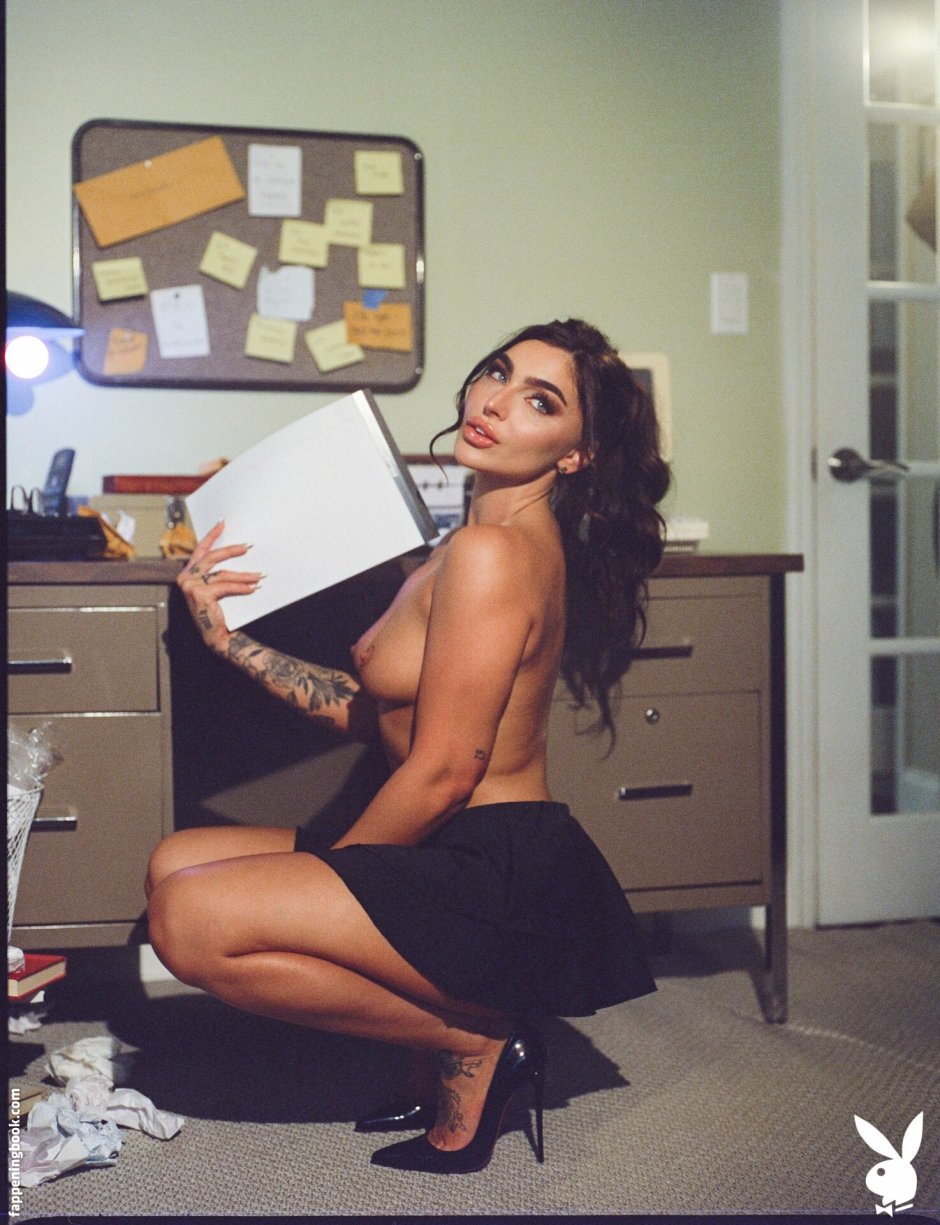 Emily Rinaudo Hot