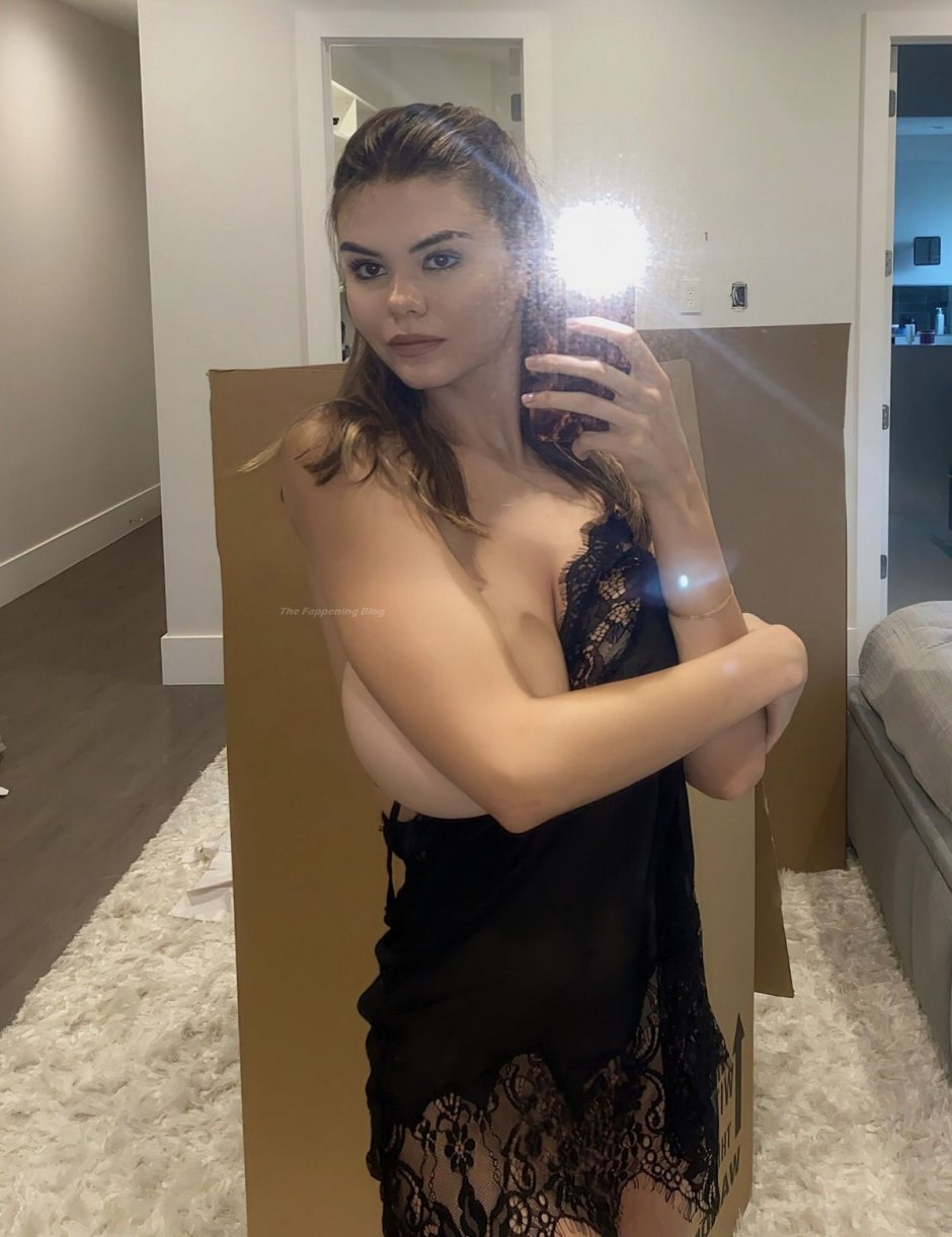 Molly Eskam Selfie