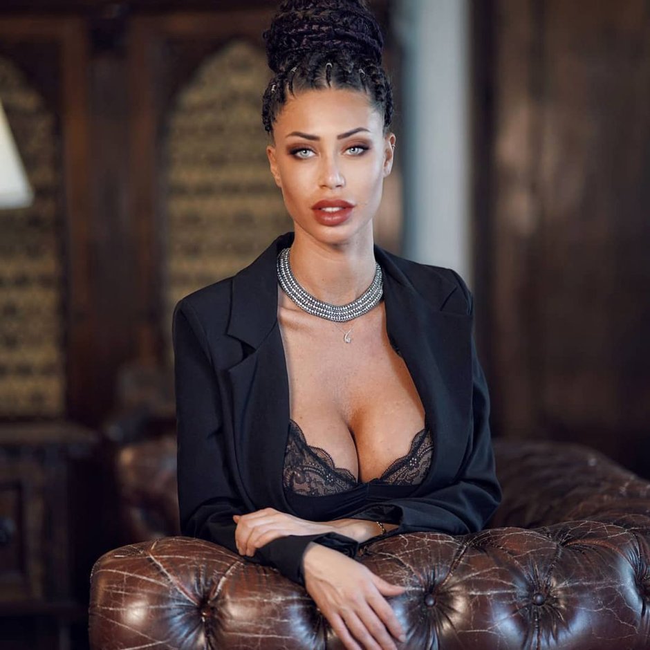 Sofia Jamora Model