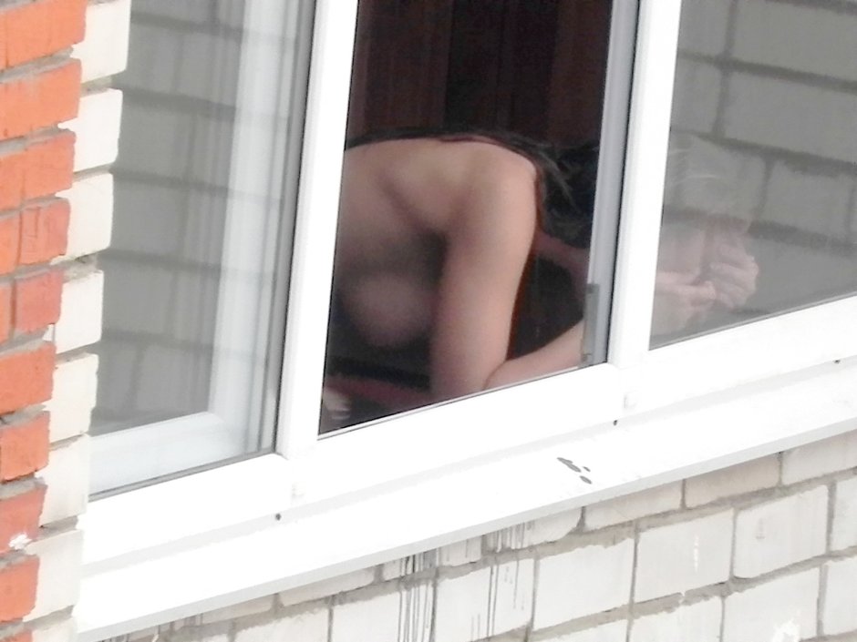 Peeping for the girls