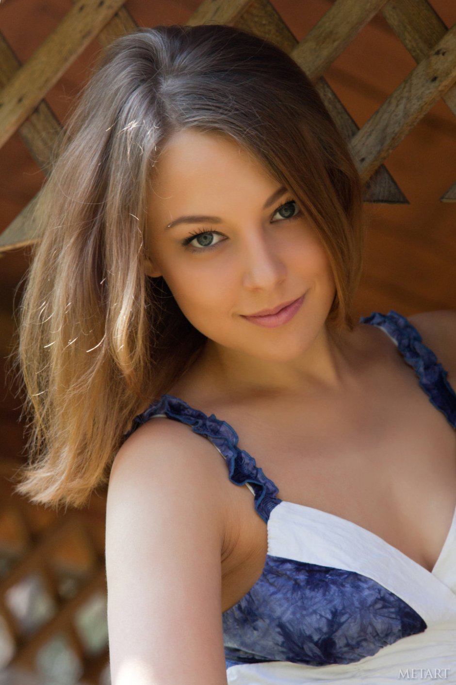Beautiful girls met art