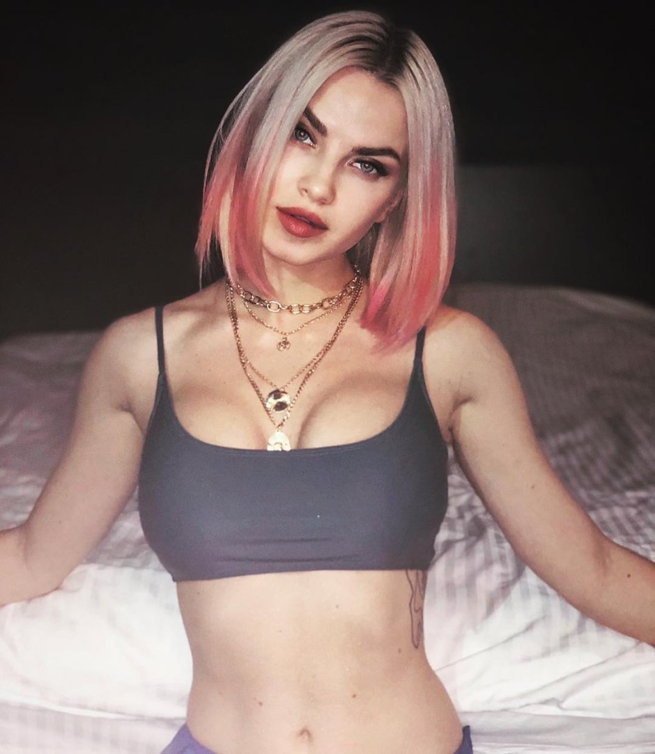 Dasha Dashamart Hot