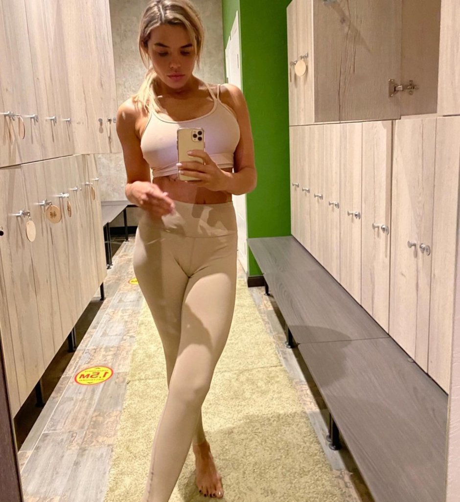 Karina Zvereva legs