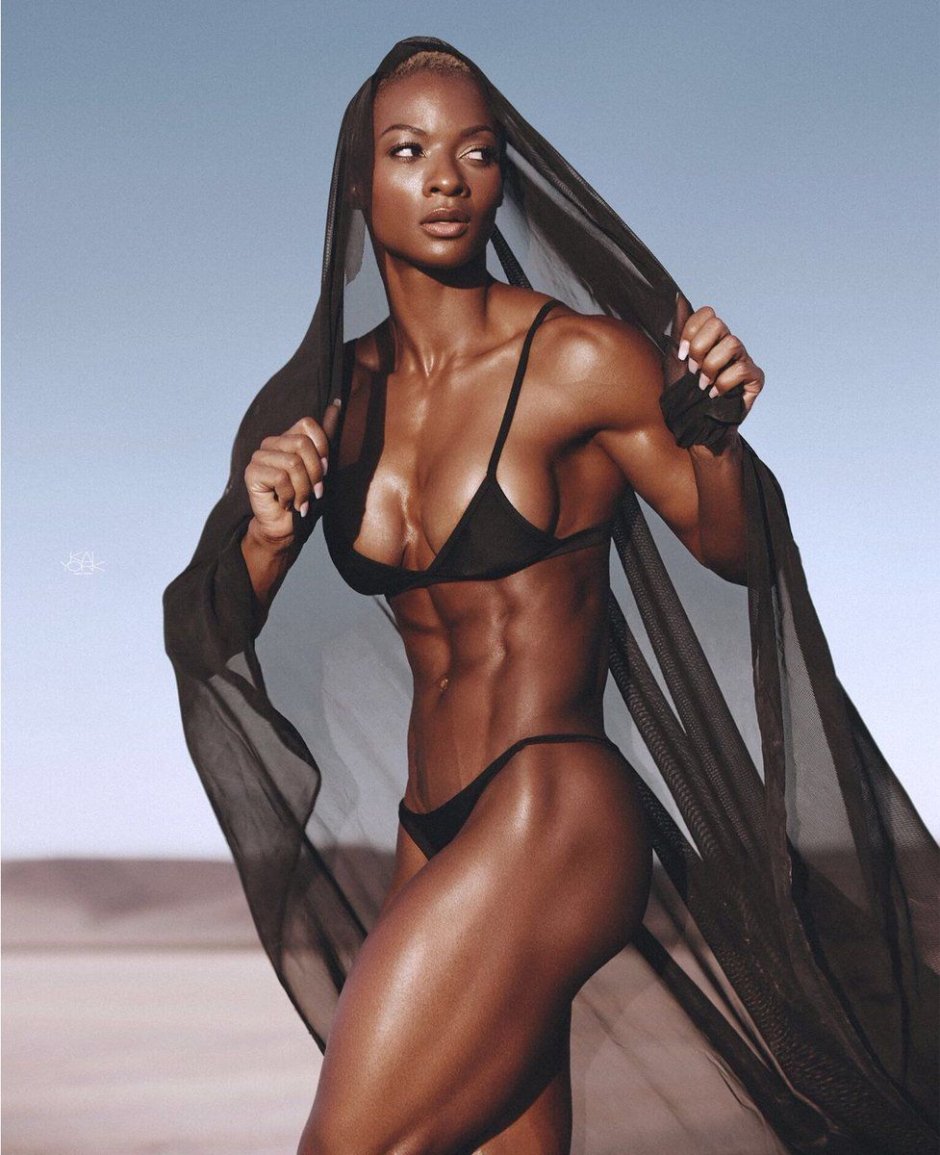 Blacks of fitness bikini