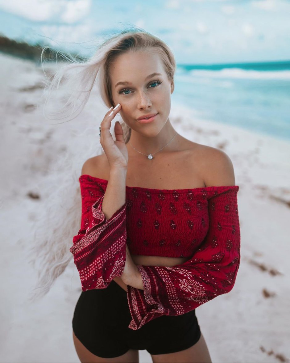 Estelle Morain Instal model
