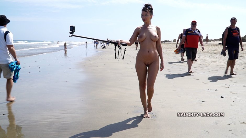 Exhibitionist Naughty Lada