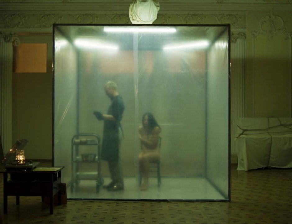 Polina Pushkukruk in the series Coll Center