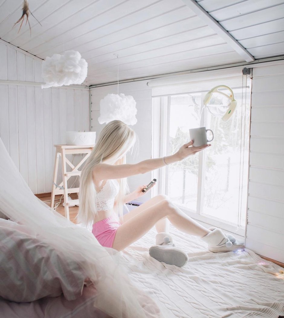 Nastya Ivleeva and a big glass