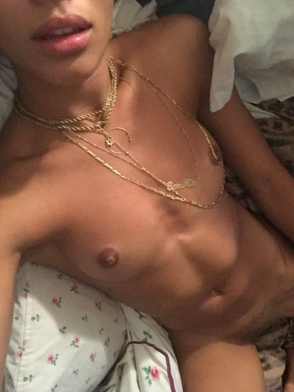 Naked Rihanna stolen