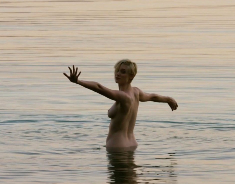 Elizabeth Debiki Topless