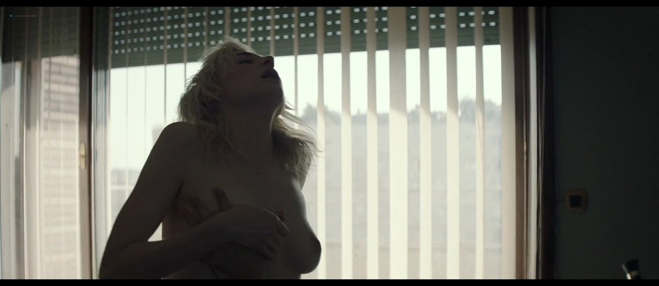 Elizabeth morons bed scenes