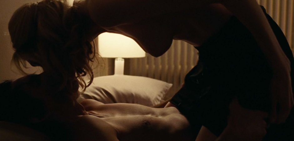 Elizabeth moron naked breasts