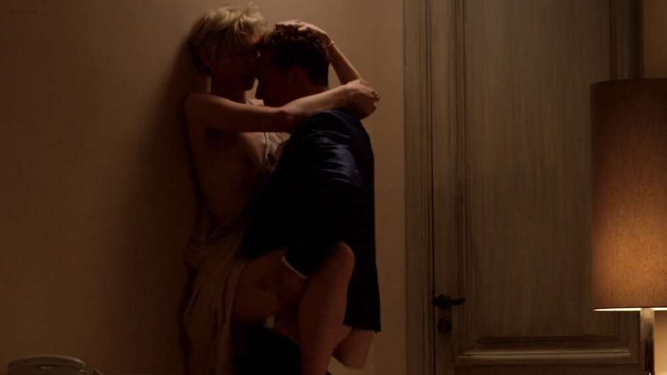 Elizabeth morons bed scenes