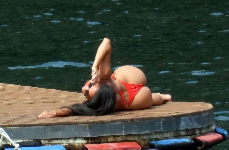 Nicole Sherzinger in stockings