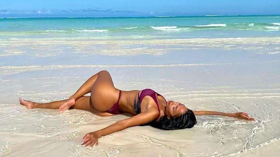 Nicole Sherzinger is naked