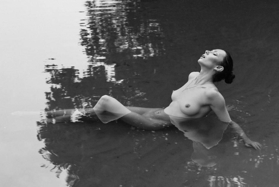 Daphne Fernandez Earth Nude Wolves