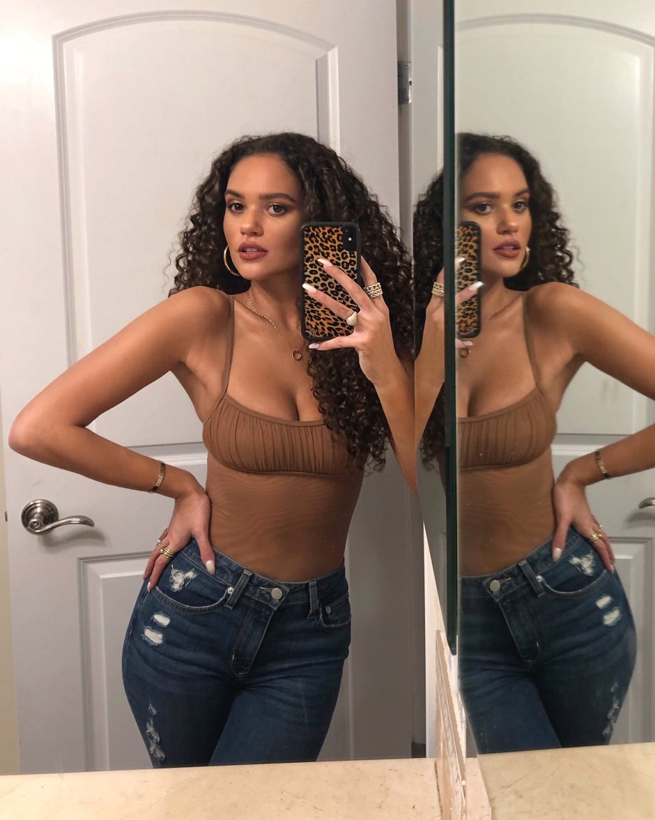 Kiss of a pair of selfie