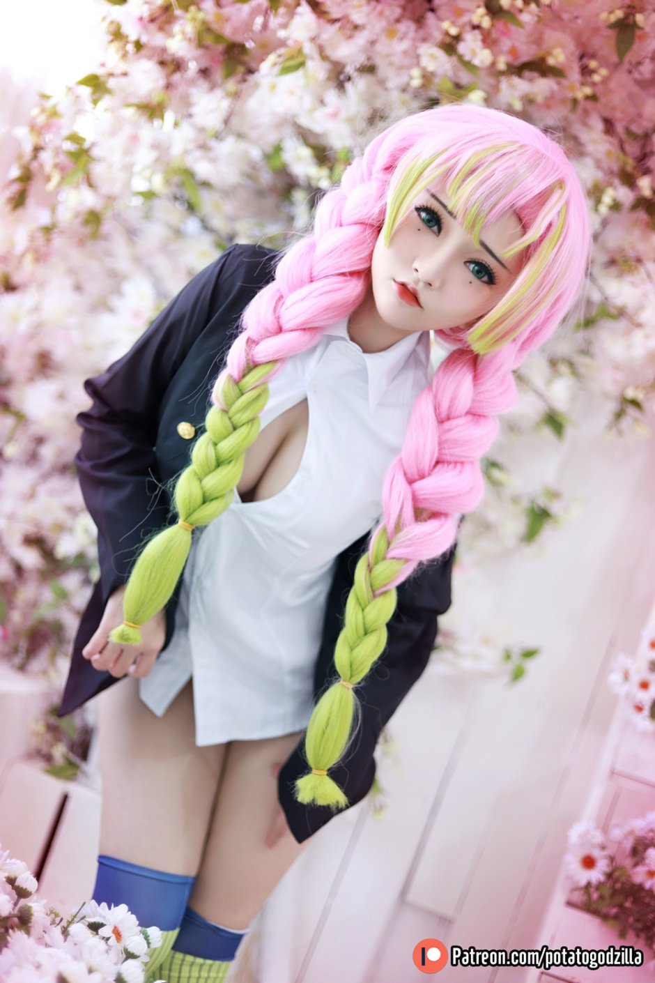Potato Godzilla Cosplayer Nyudis