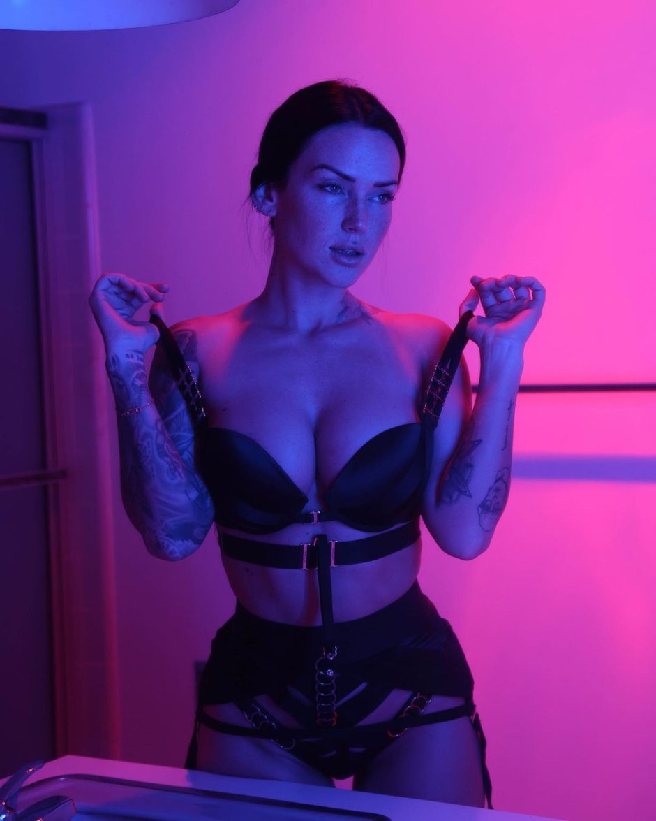 Model Yana Malone