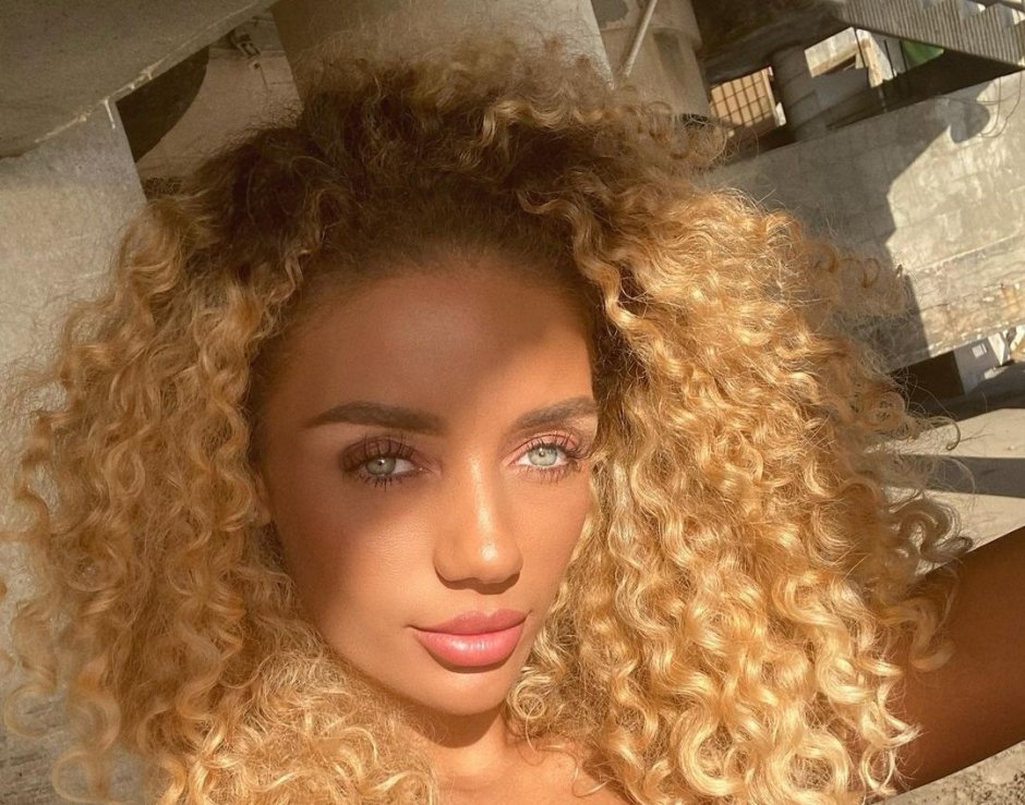 Curly girls Sexy