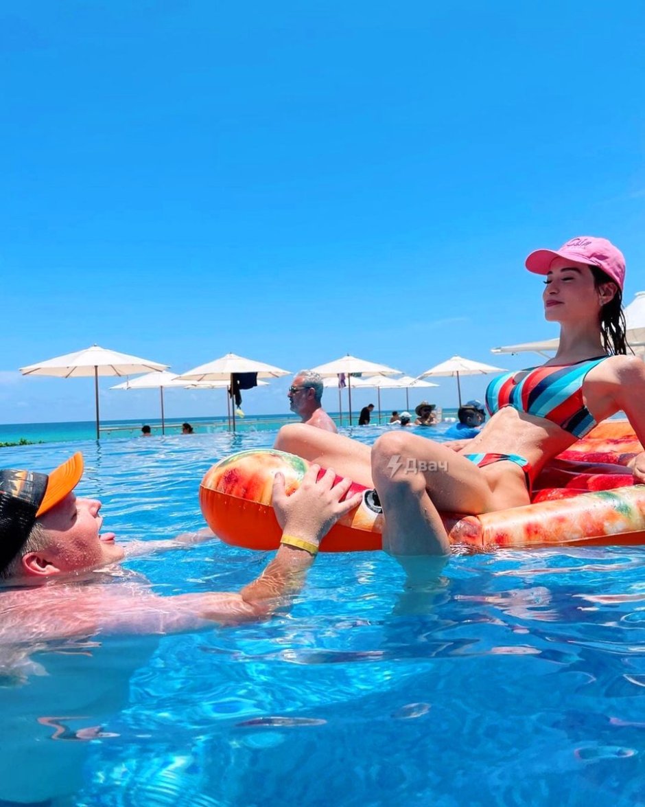 Bumych with a girl in the pool