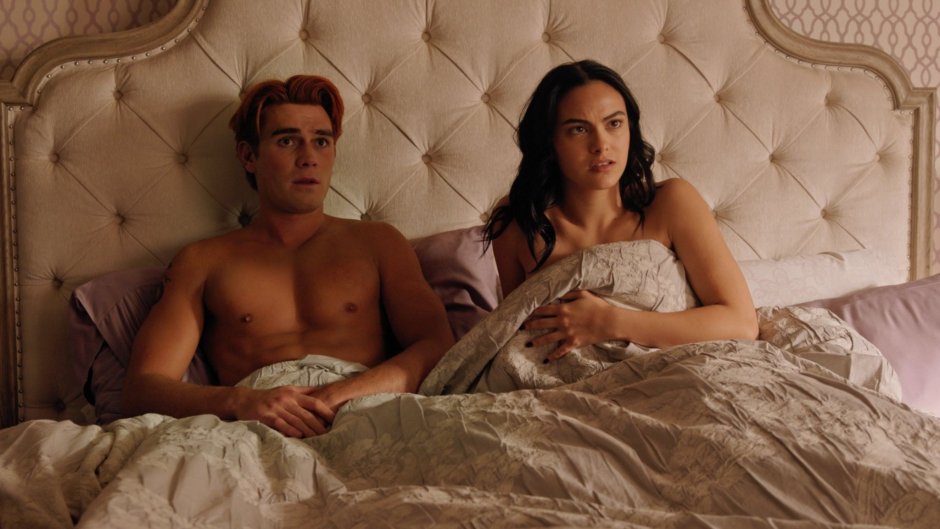 Camilla Mendes Riverdale kiss