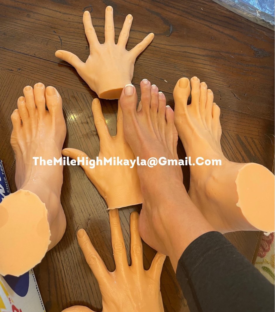 Mikail Miles Feet with her husband