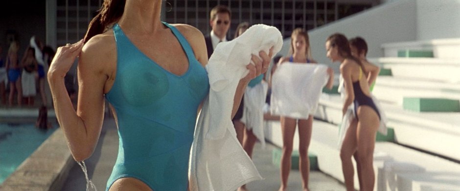 Denise Richards in the film Distribution Naked