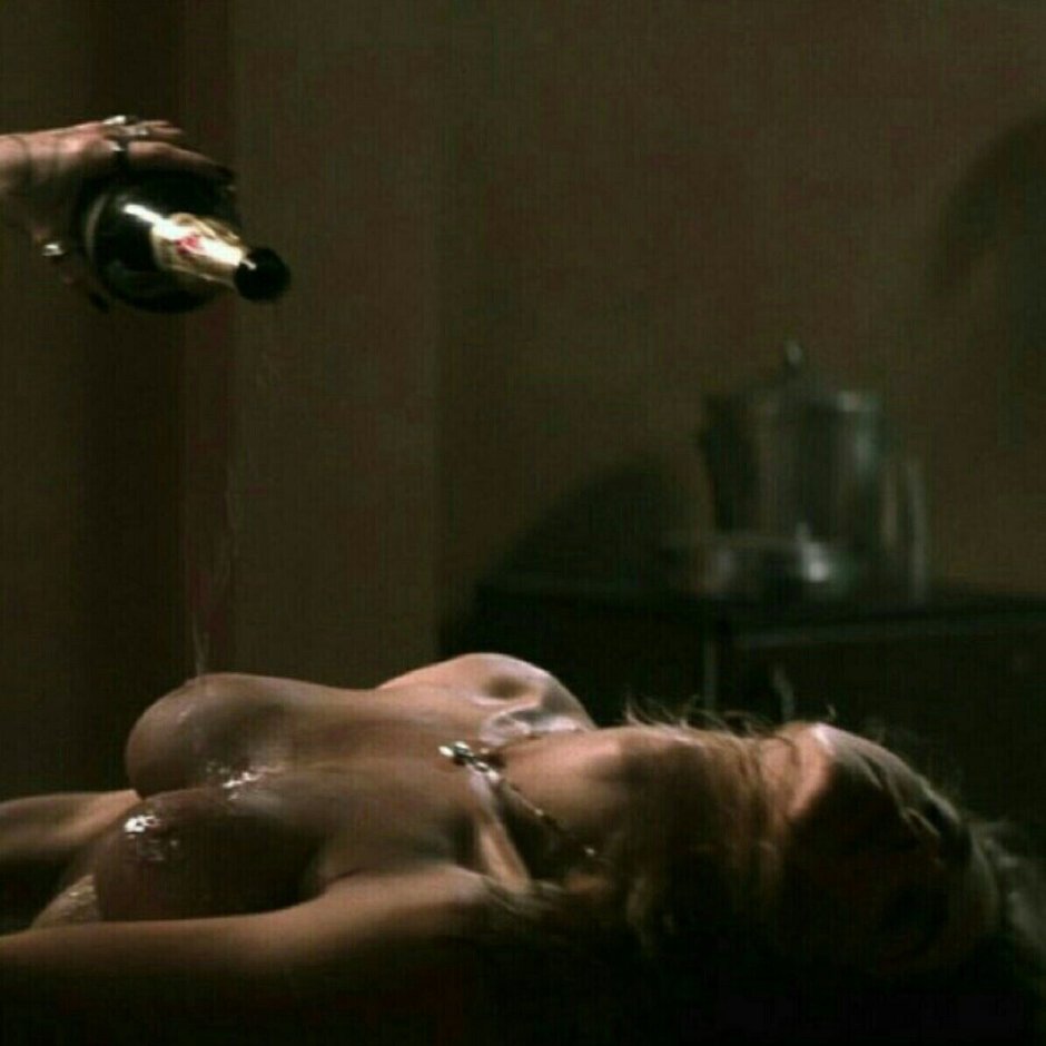 Denise Richards District Nude