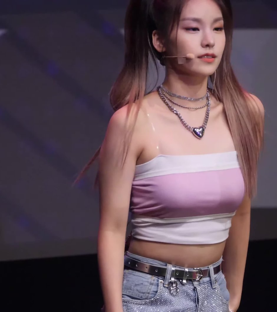 Yuna Itzy figure