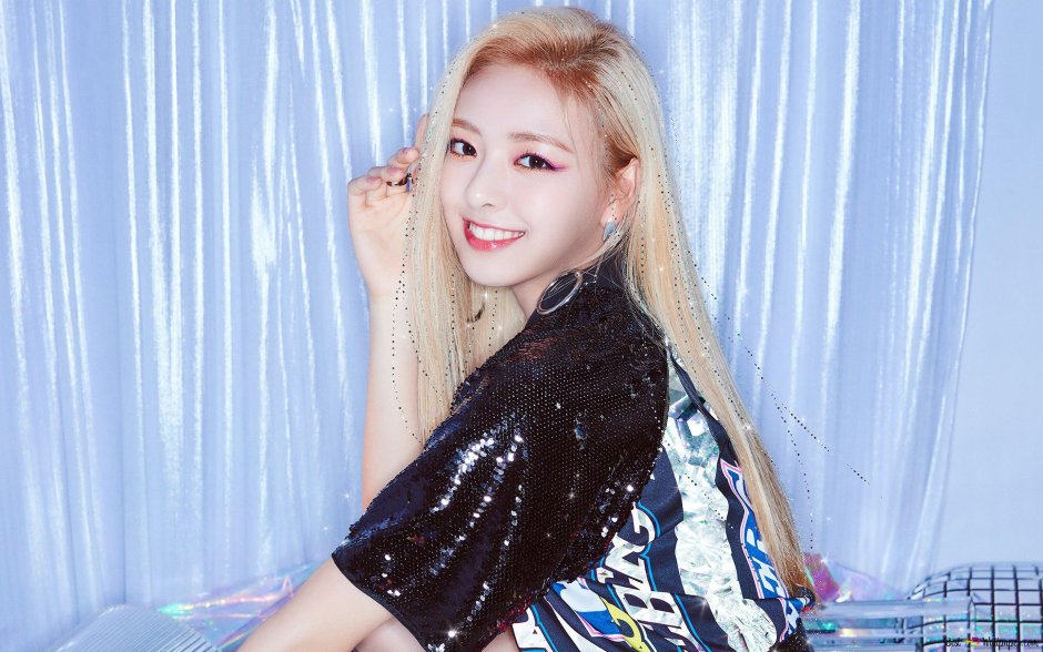 ITZY CHAERYEONG LOCO