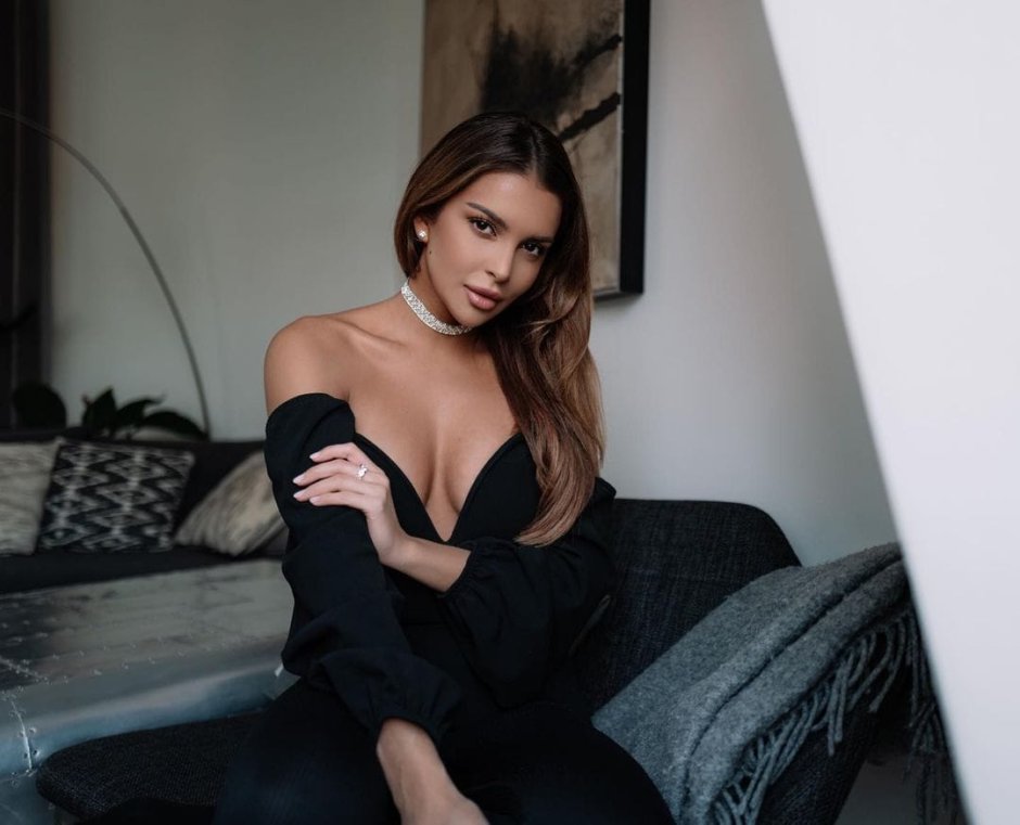 Sarah Khochents 19+