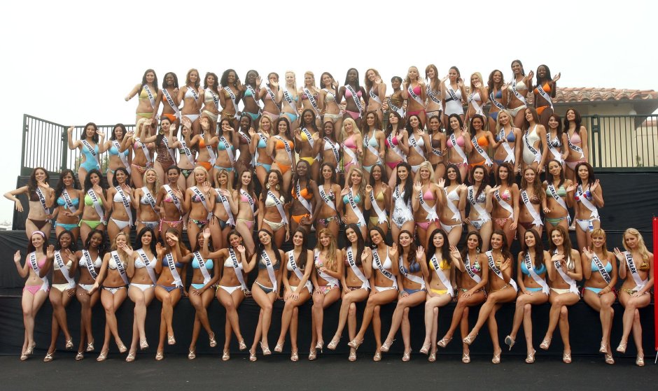 A bunch of girls