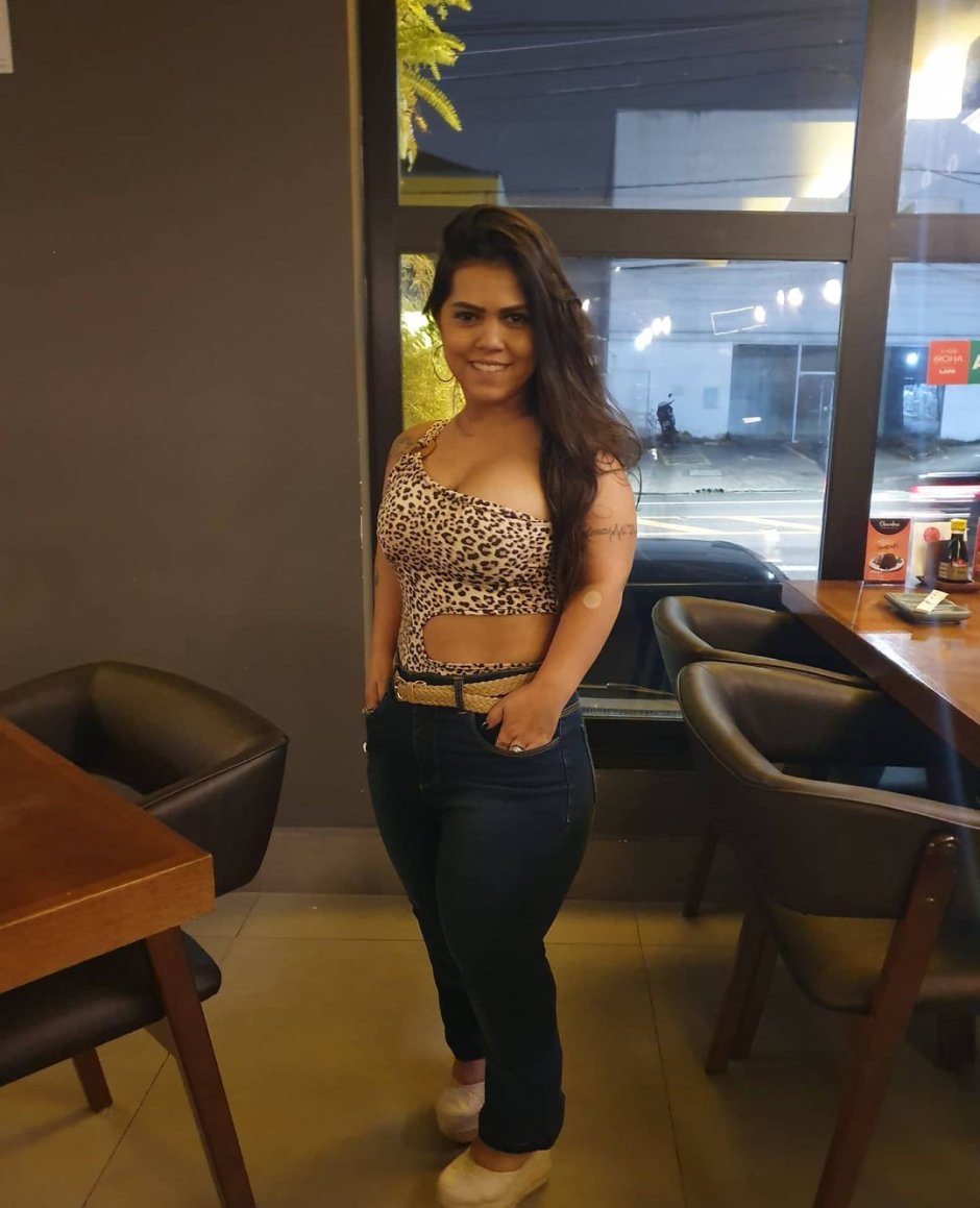 Karina Lemos dwarf