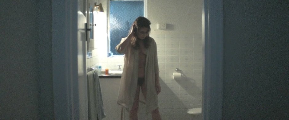 Numi Rapas lesbian scenes