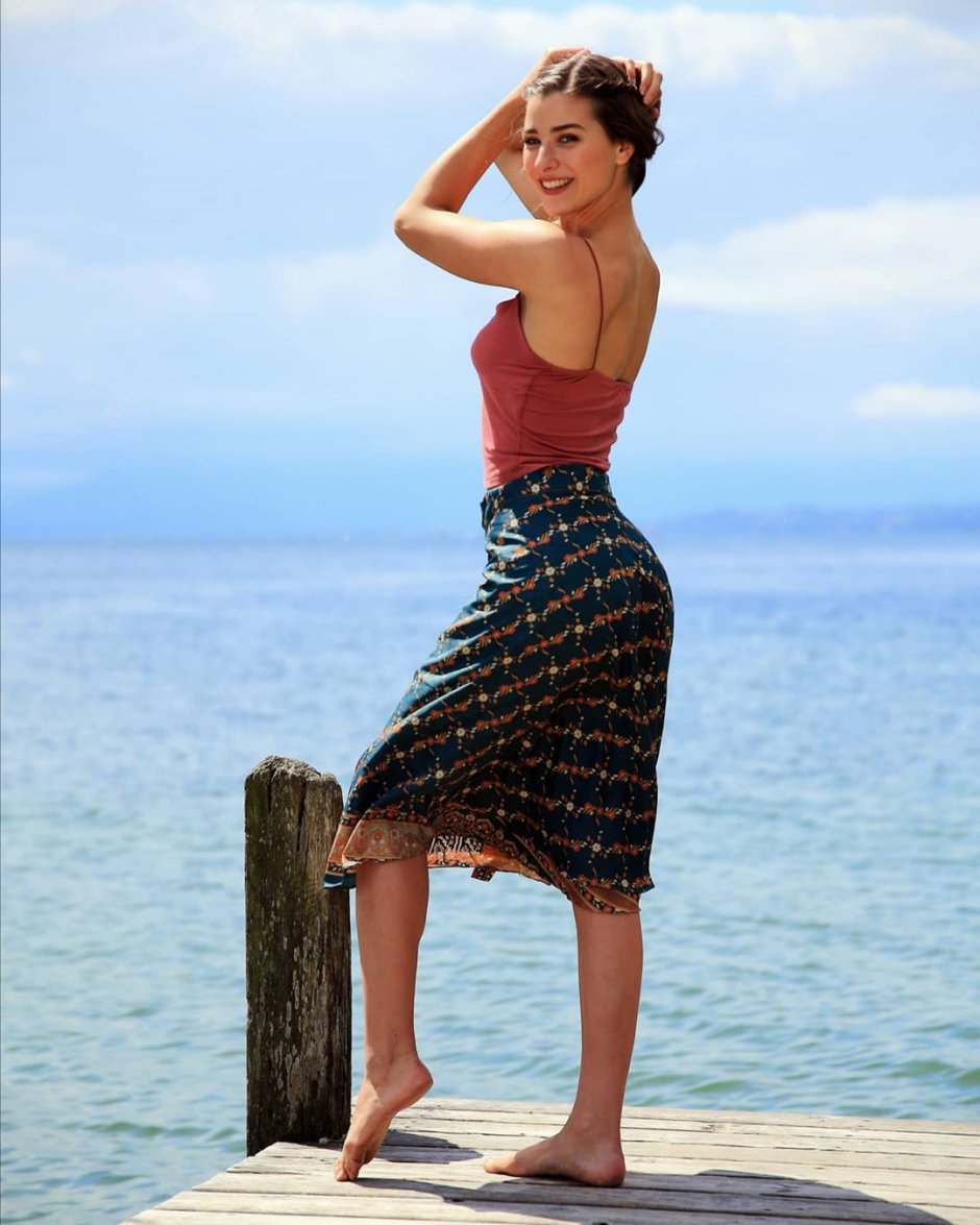 Leyla Dangling