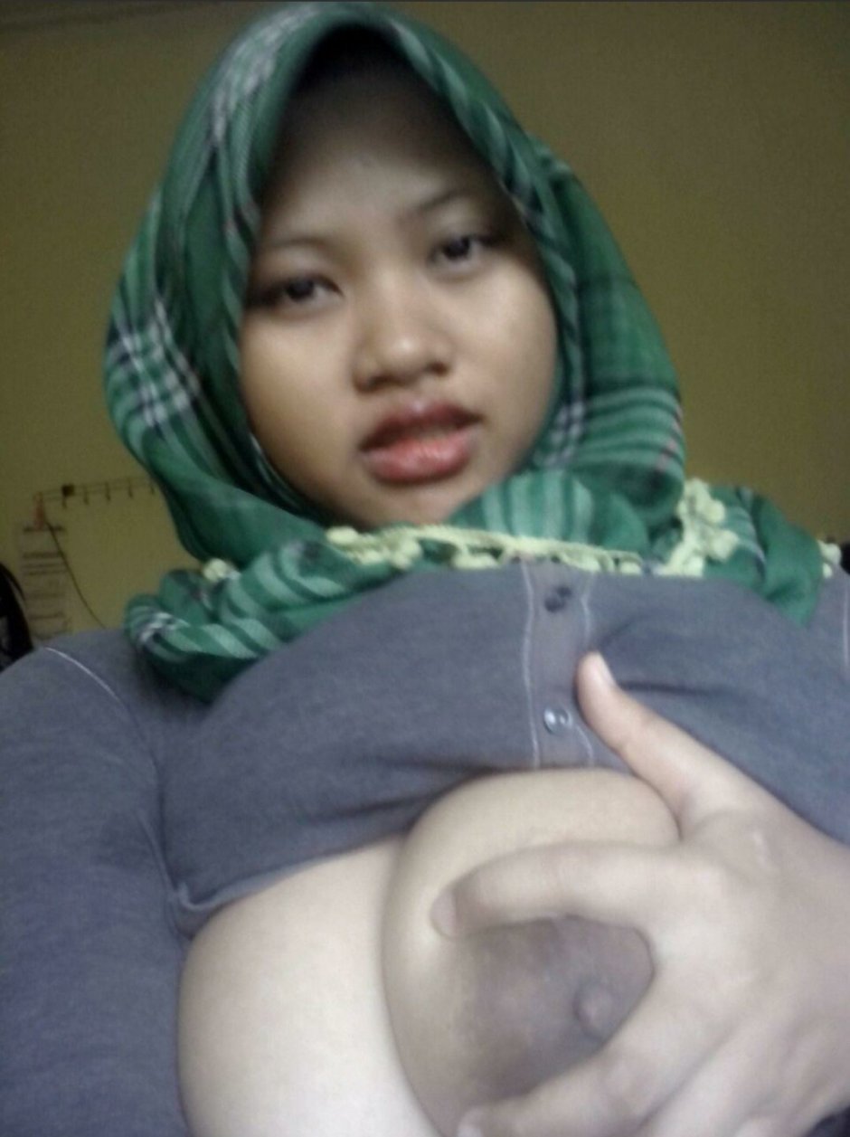 Cewek Hijab Bugil Nude in full height