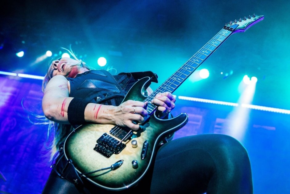 Nita Strauss Controlled Chaos