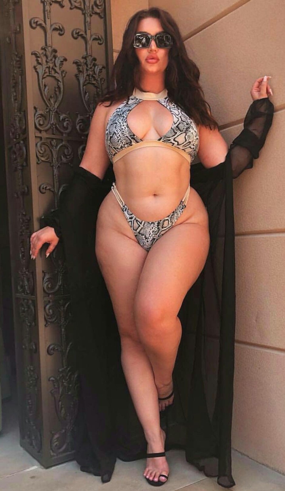 Úrsula corberó with a Perfect Ass Jiggle