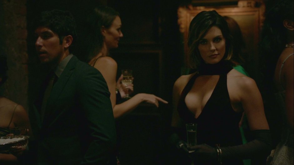Zoe Deutsch in the swimsuit player