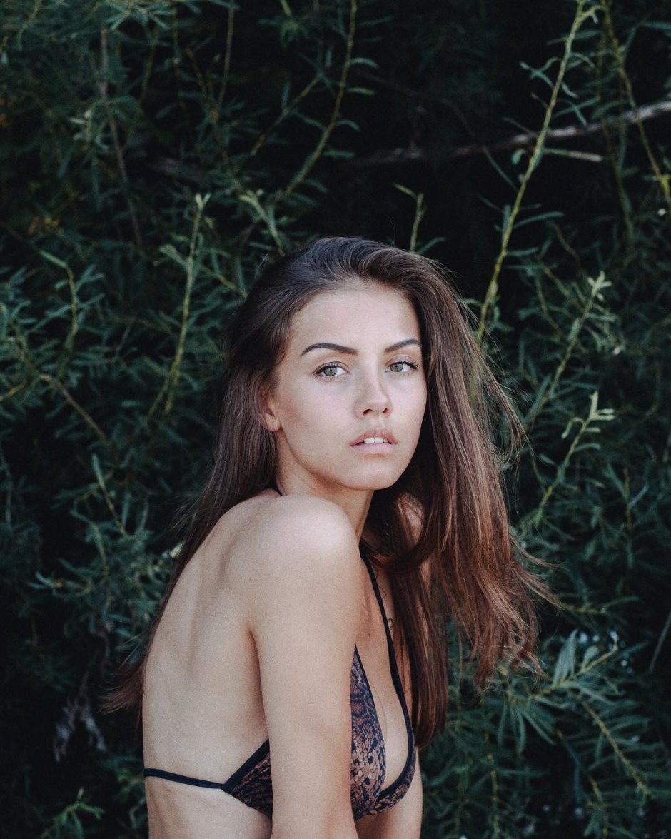 Fully naked Nicola Cavanis