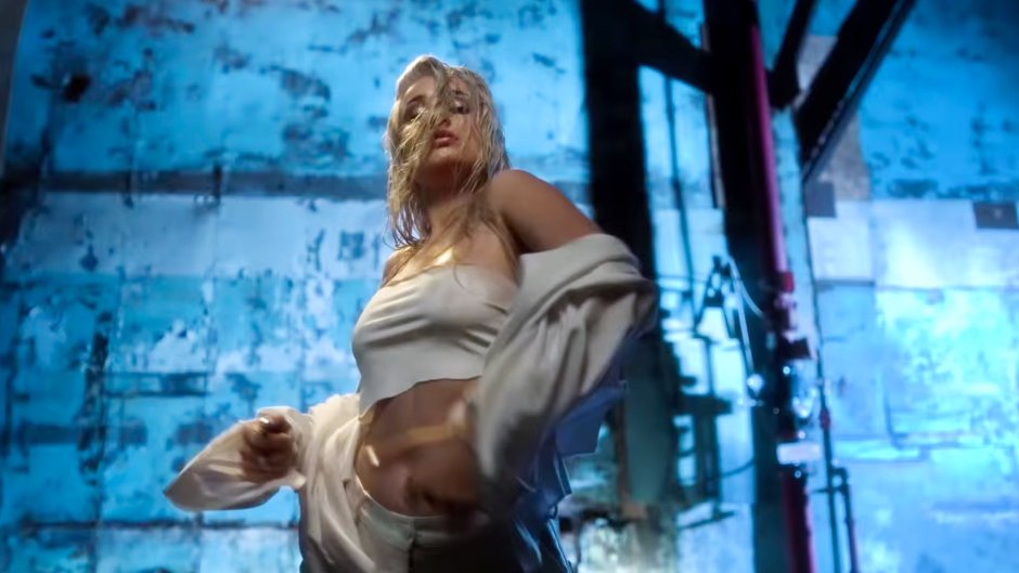 Kim Petras kissed