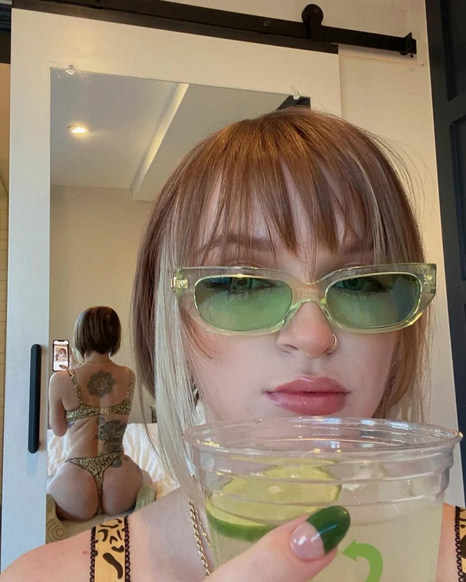 Large -breasted Patootie Peaches Nude